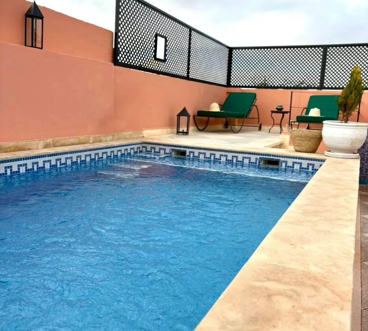 Riad Privatisation, Heated Pool location